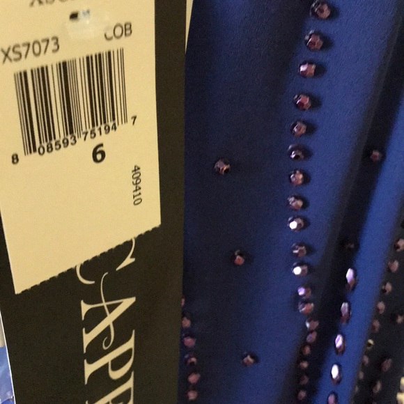 Dress - Picture 4 of 6